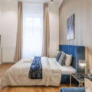 Luxurious Grand W/ 3bedrm 2bathrm Apartament